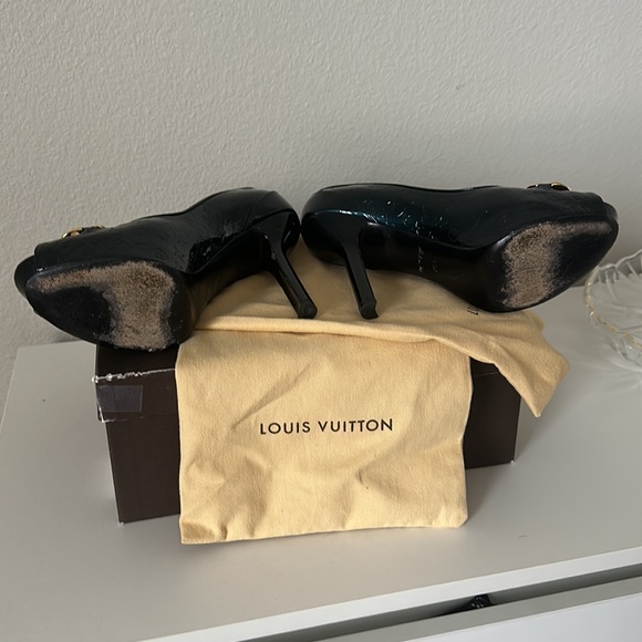 Shoes - Picture 5 of 10